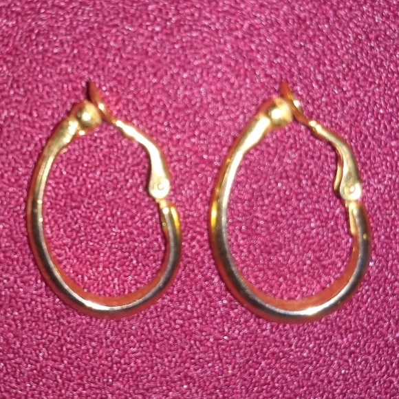 Vintage gold tone clip on earrings - Picture 3 of 3